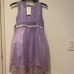 Lace embroidery dress with pearls.